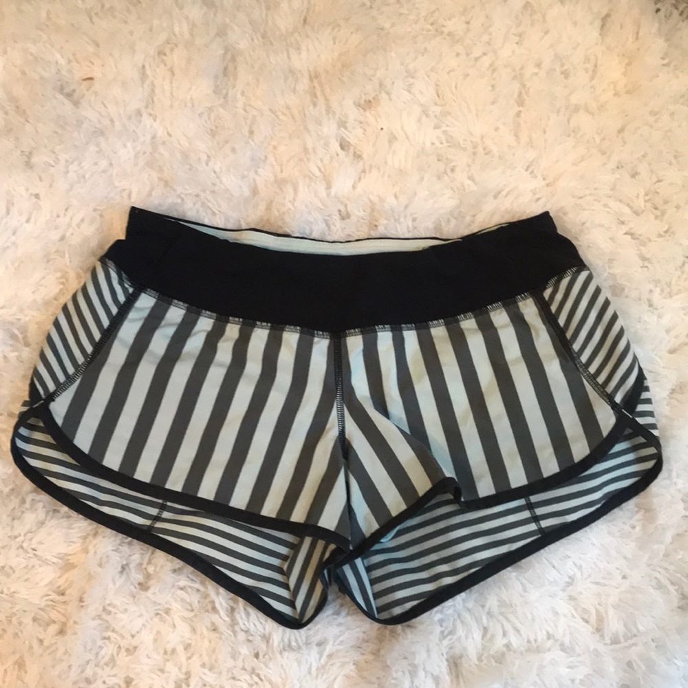 Size 6 Lululemon shorts !!